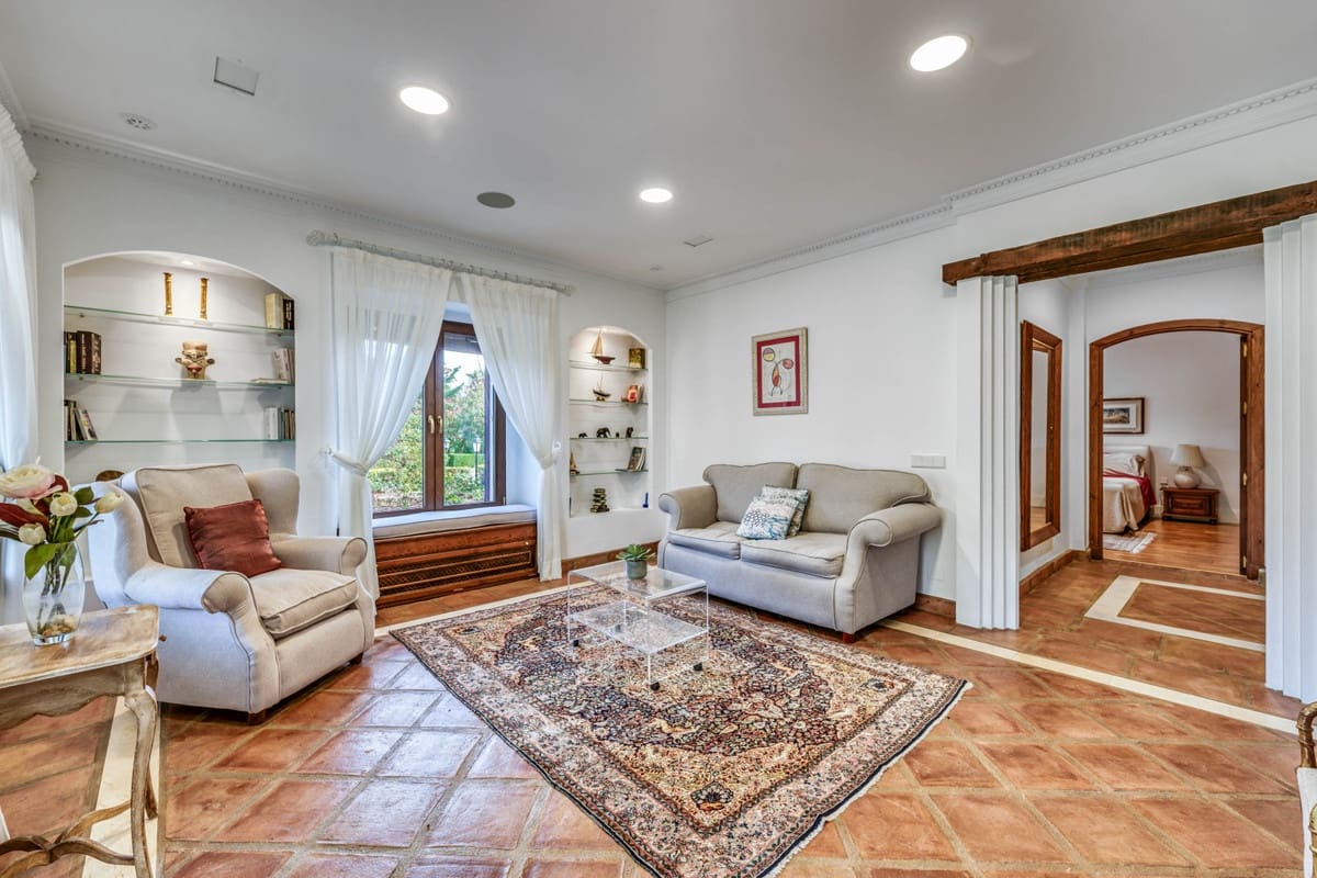 7 soveværelse Villa til salg i Marbella del Este med swimmingpool - € 7.975.000 (Ref: 8244657)