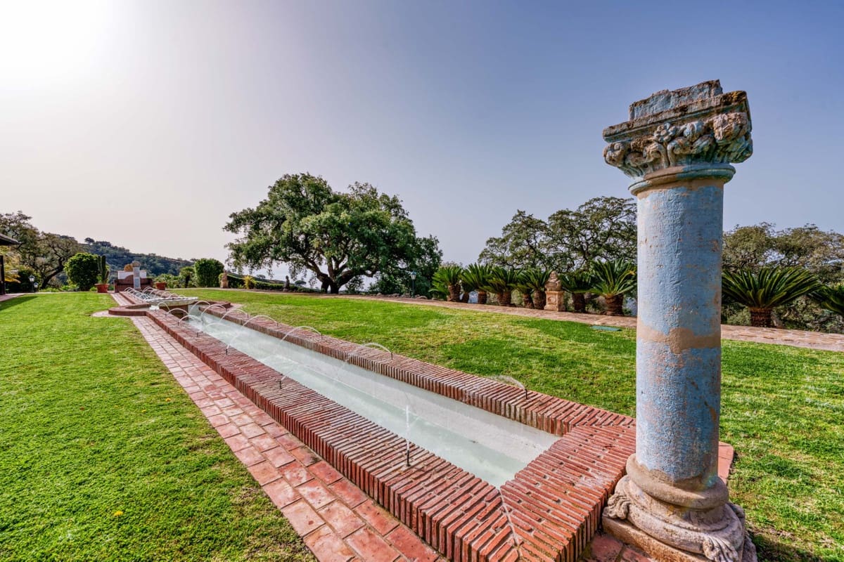 7 soveværelse Villa til salg i Marbella del Este med swimmingpool - € 7.975.000 (Ref: 8244657)