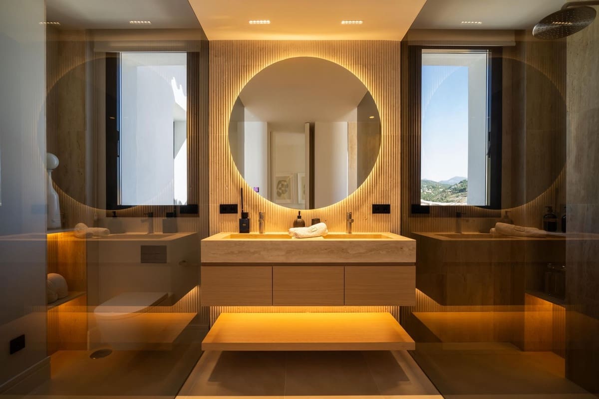 8 bedroom Villa for sale in Benahavis with pool - € 10,900,000 (Ref: 8463337)