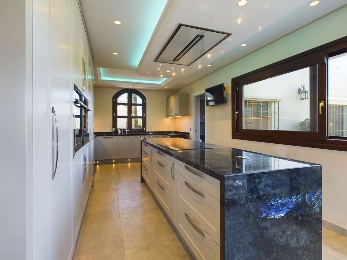 6 slaapkamer Villa te koop in El Padron met zwembad - € 2.995.000 (Ref: 8526377)