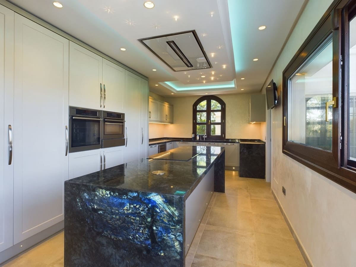 6 slaapkamer Villa te koop in El Padron met zwembad - € 2.995.000 (Ref: 8526377)