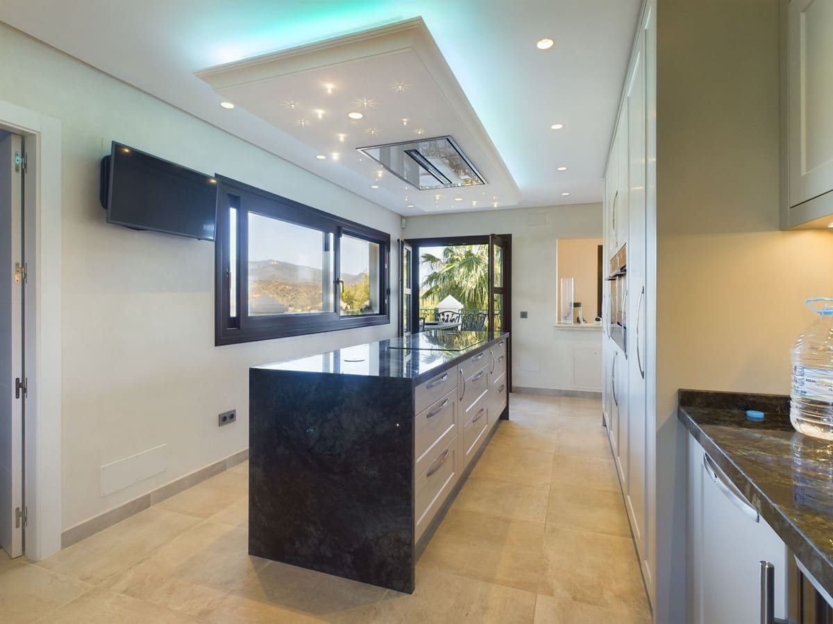 6 slaapkamer Villa te koop in El Padron met zwembad - € 2.995.000 (Ref: 8526377)