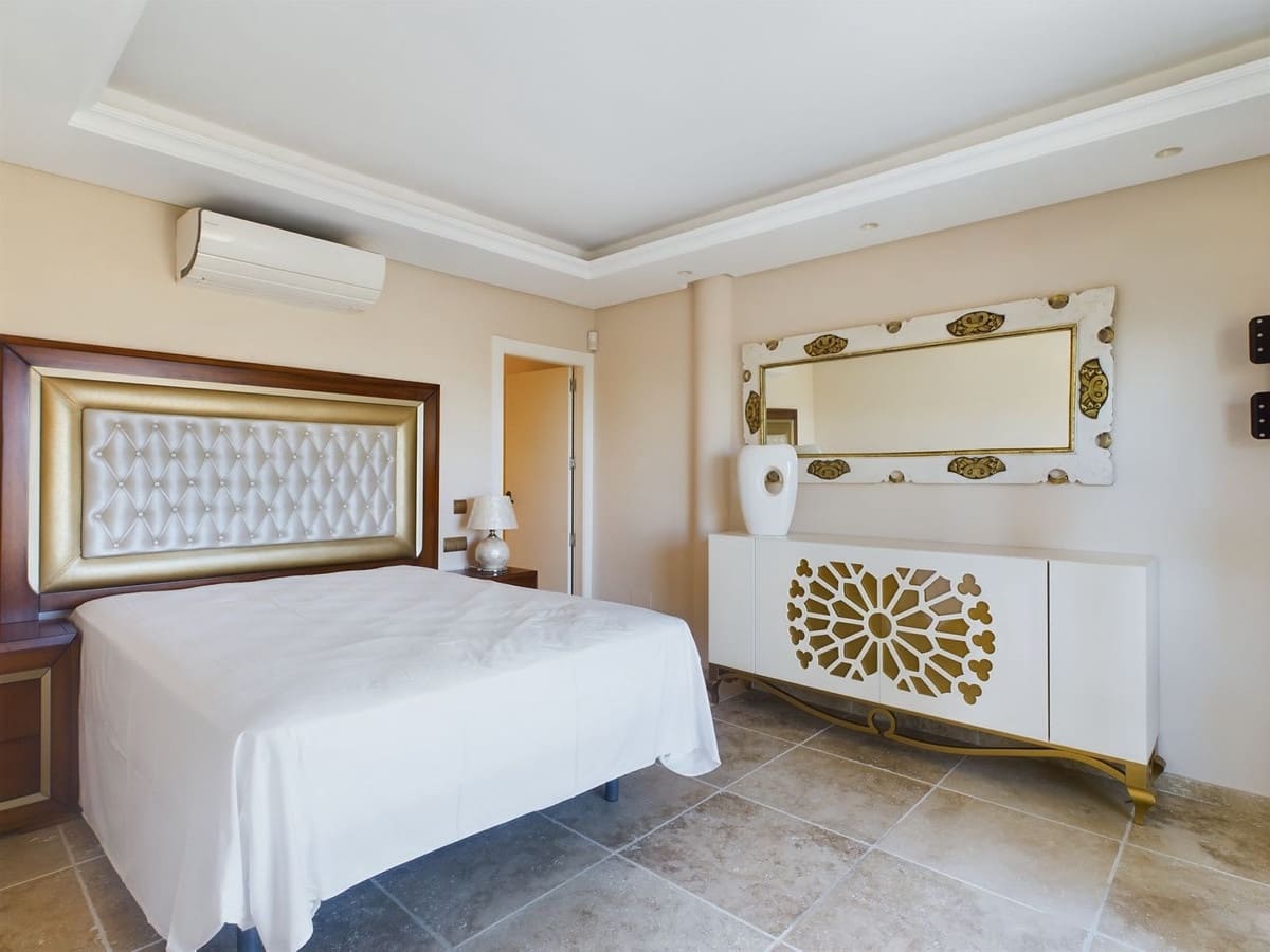 6 slaapkamer Villa te koop in El Padron met zwembad - € 2.995.000 (Ref: 8526377)