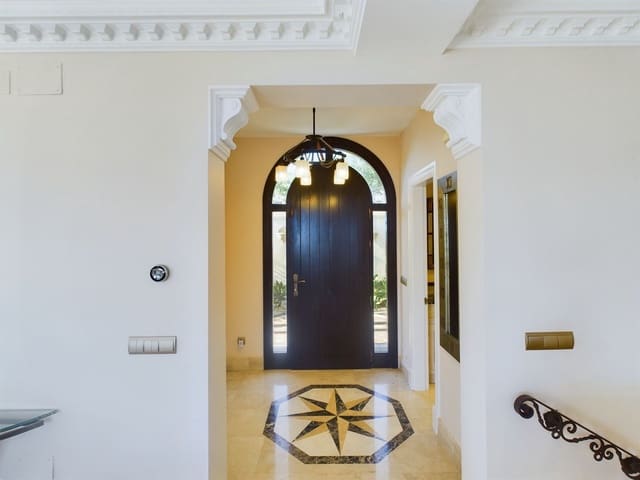 6 slaapkamer Villa te koop in El Padrón, Estepona met zwembad - € 2.995.000 (Ref: 8526377)