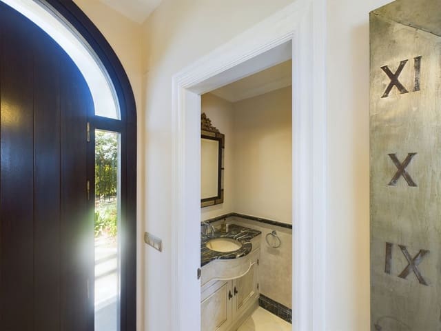 6 slaapkamer Villa te koop in El Padrón, Estepona met zwembad - € 2.995.000 (Ref: 8526377)