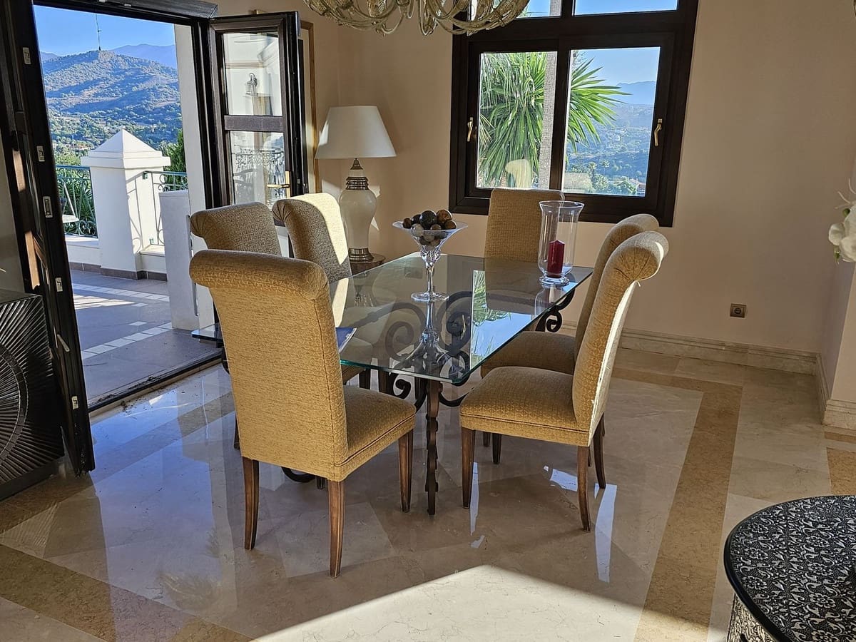 6 slaapkamer Villa te koop in El Padron met zwembad - € 2.995.000 (Ref: 8526377)