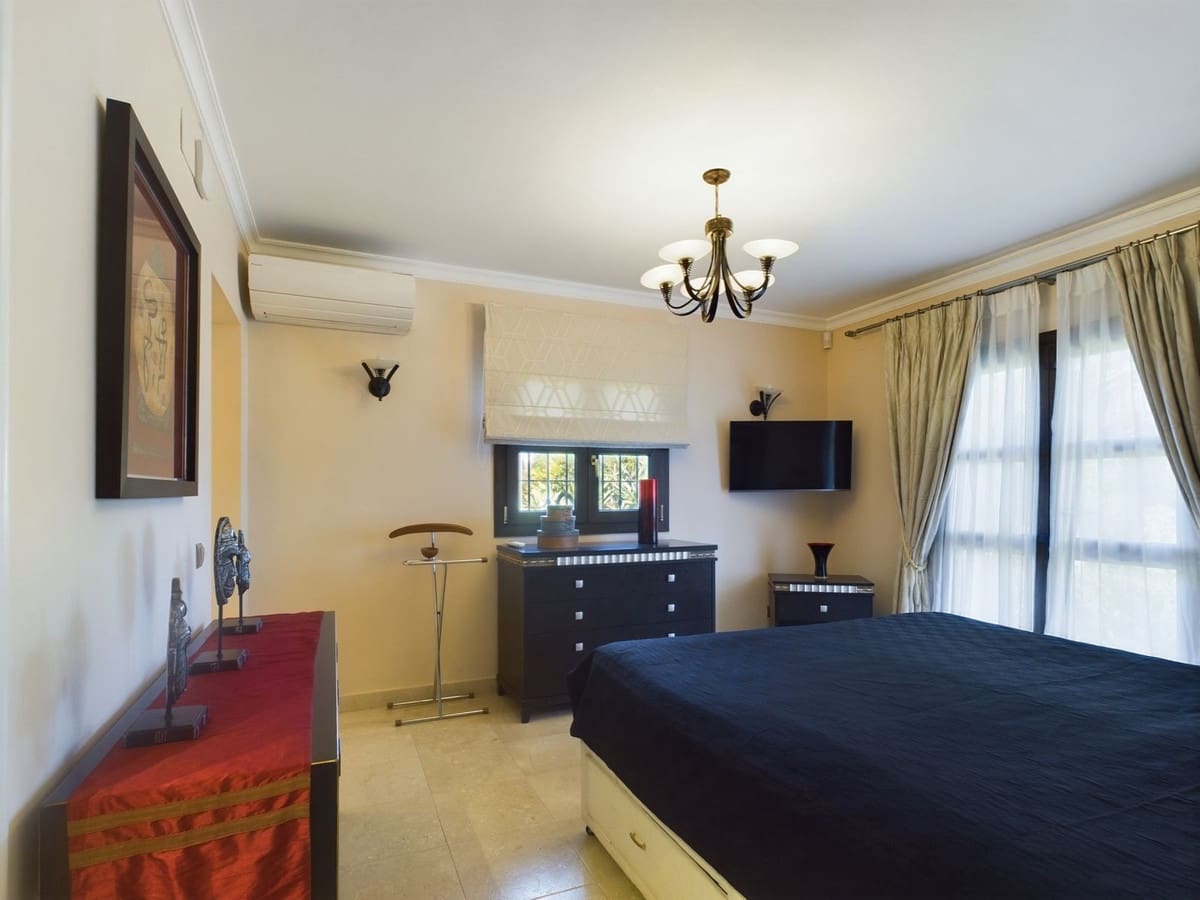 6 slaapkamer Villa te koop in El Padron met zwembad - € 2.995.000 (Ref: 8526377)