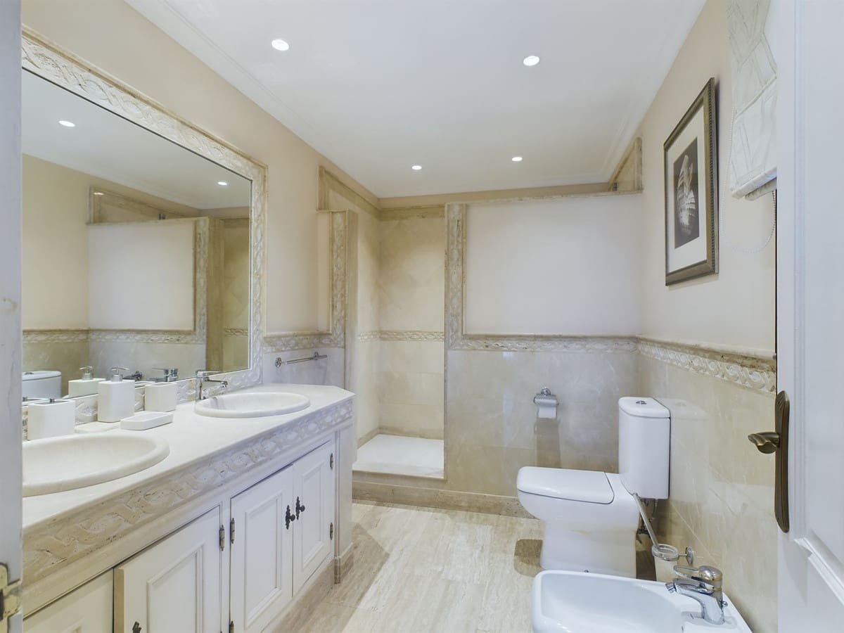 6 slaapkamer Villa te koop in El Padron met zwembad - € 2.995.000 (Ref: 8526377)