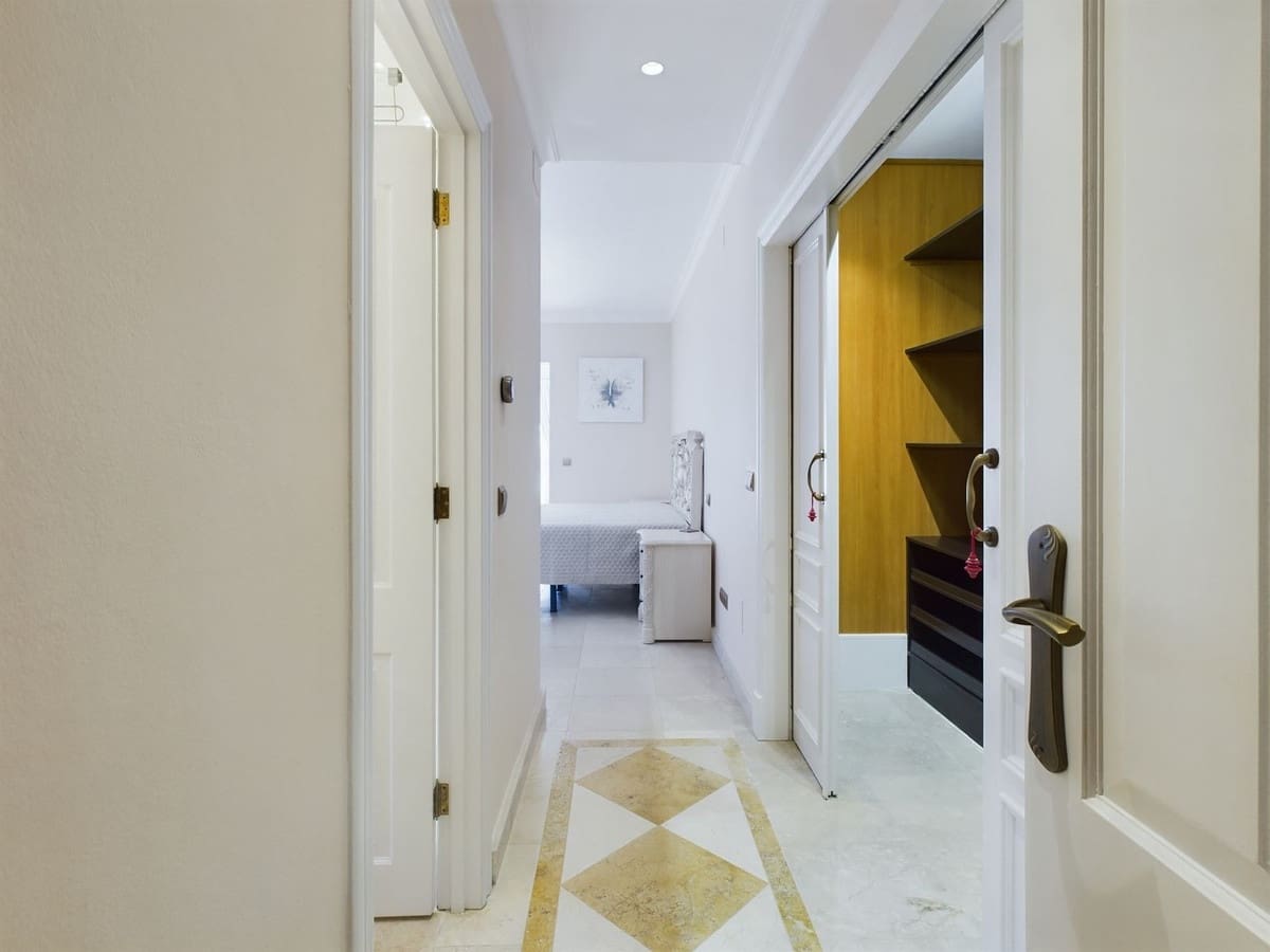 6 slaapkamer Villa te koop in El Padron met zwembad - € 2.995.000 (Ref: 8526377)