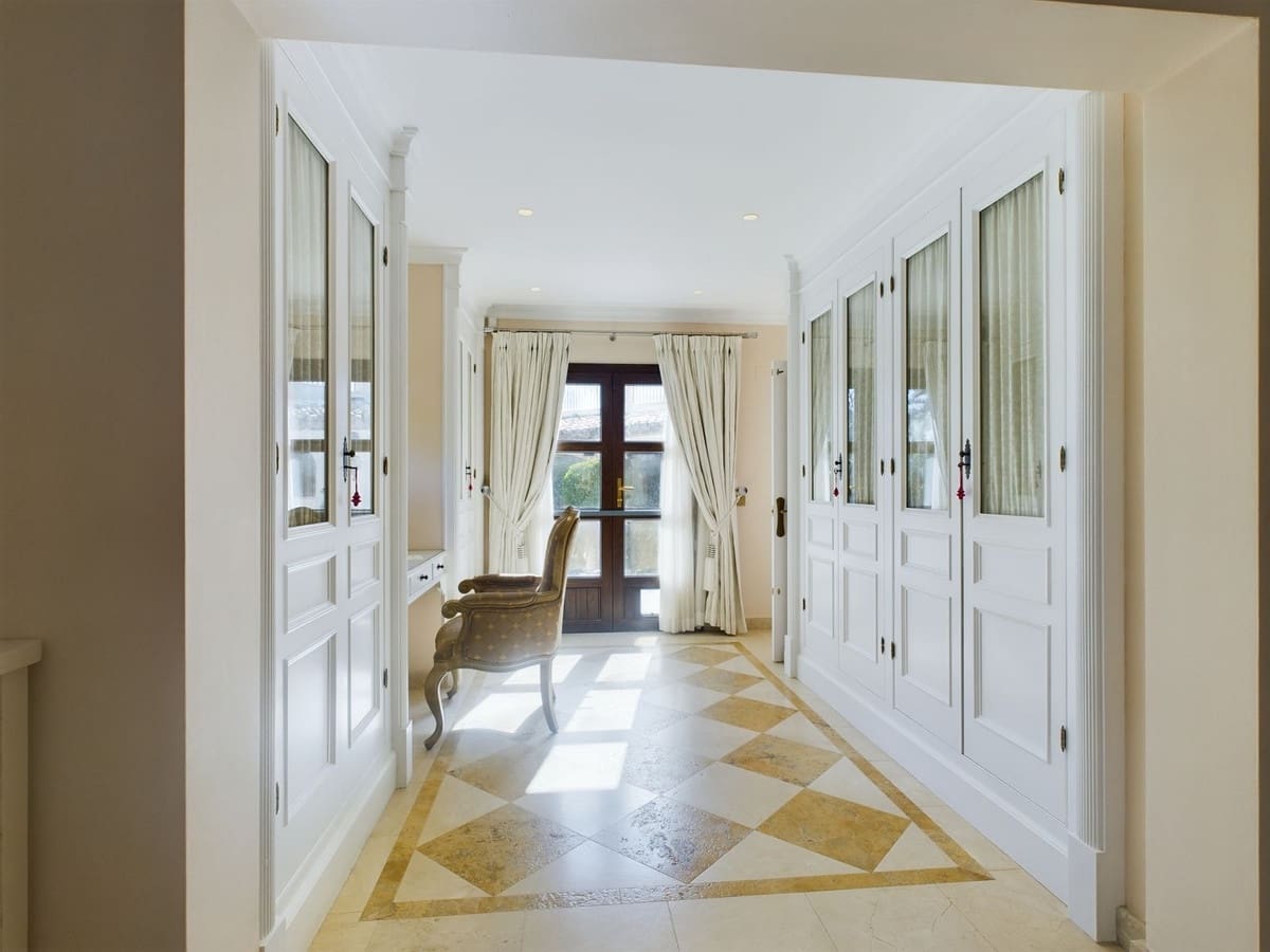 6 slaapkamer Villa te koop in El Padron met zwembad - € 2.995.000 (Ref: 8526377)