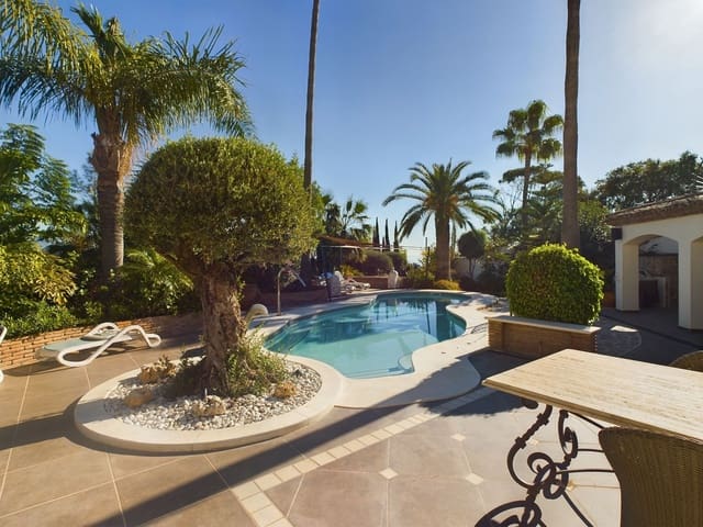 6 slaapkamer Villa te koop in El Padrón, Estepona met zwembad - € 2.995.000 (Ref: 8526377)