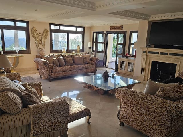 6 slaapkamer Villa te koop in El Padrón, Estepona met zwembad - € 2.995.000 (Ref: 8526377)