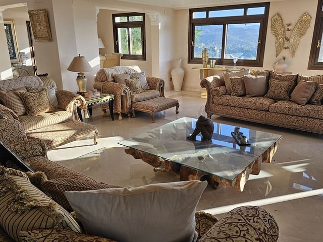 6 slaapkamer Villa te koop in El Padrón, Estepona met zwembad - € 2.995.000 (Ref: 8526377)