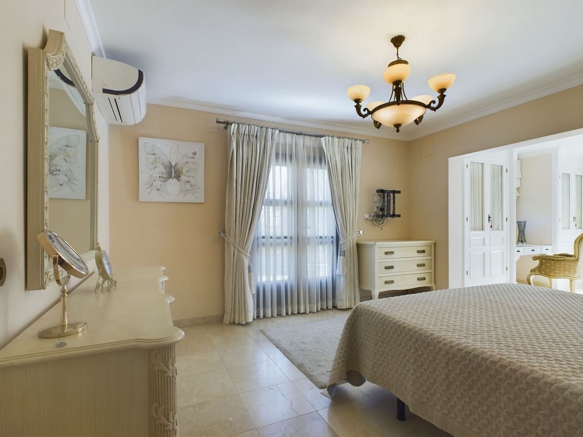 6 slaapkamer Villa te koop in El Padron met zwembad - € 2.995.000 (Ref: 8526377)