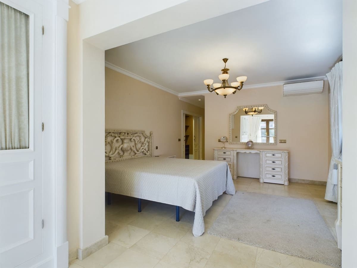 6 slaapkamer Villa te koop in El Padron met zwembad - € 2.995.000 (Ref: 8526377)