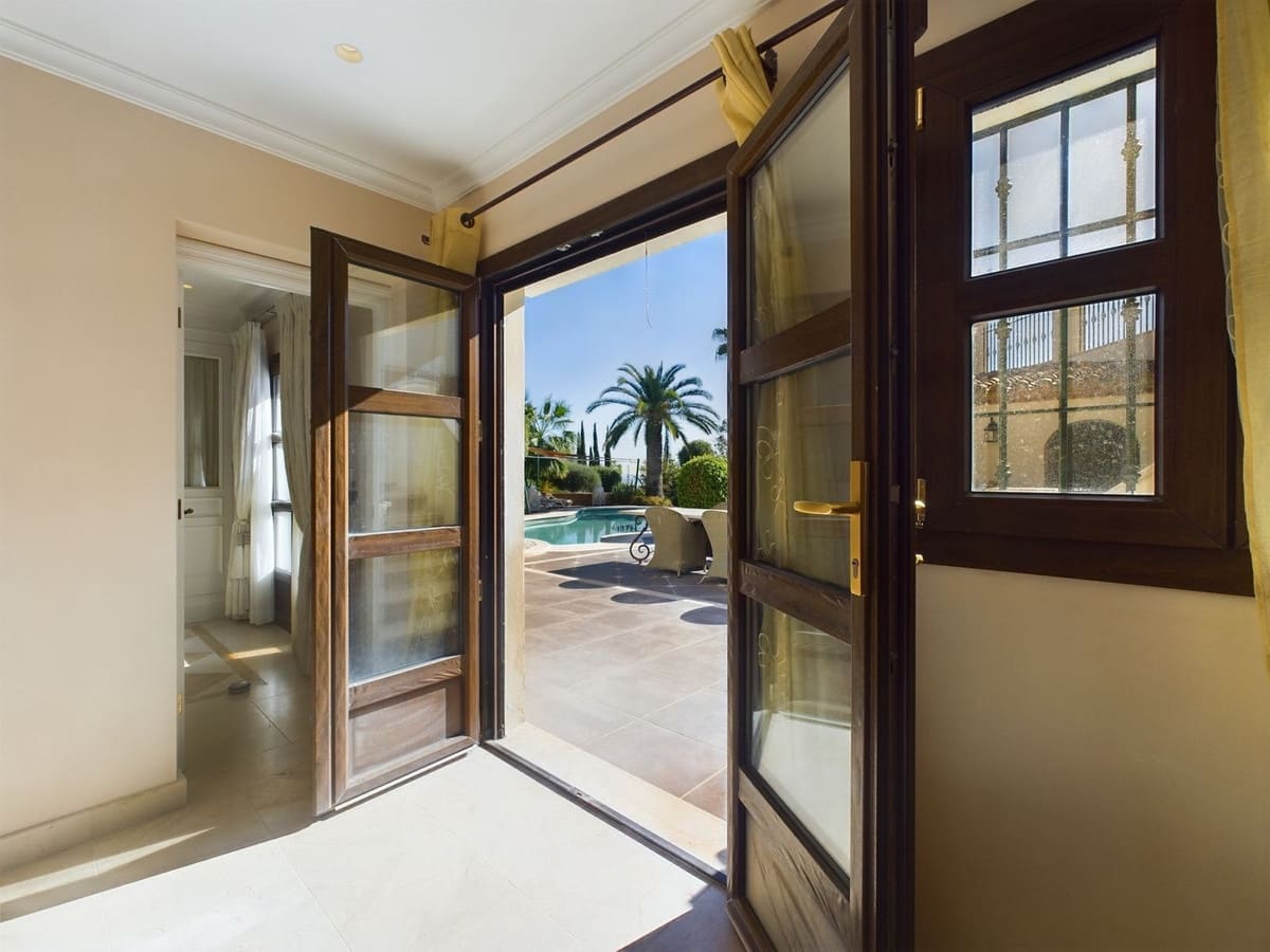 6 slaapkamer Villa te koop in El Padron met zwembad - € 2.995.000 (Ref: 8526377)