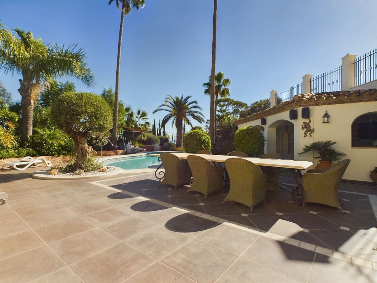 6 slaapkamer Villa te koop in El Padron met zwembad - € 2.995.000 (Ref: 8526377)