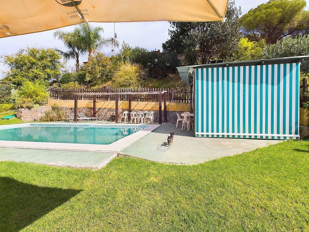 6 soverom Villa til salgs i Estepona med svømmebasseng - € 725 000 (Ref: 8599628)