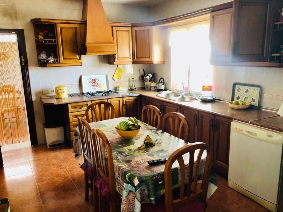 6 soverom Villa til salgs i Estepona med svømmebasseng - € 725 000 (Ref: 8599628)