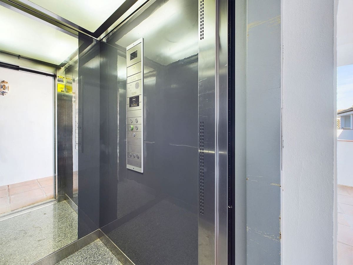 1 soveværelse Lejlighed til salg i Estepona med swimmingpool - € 220.000 (Ref: 8610650)