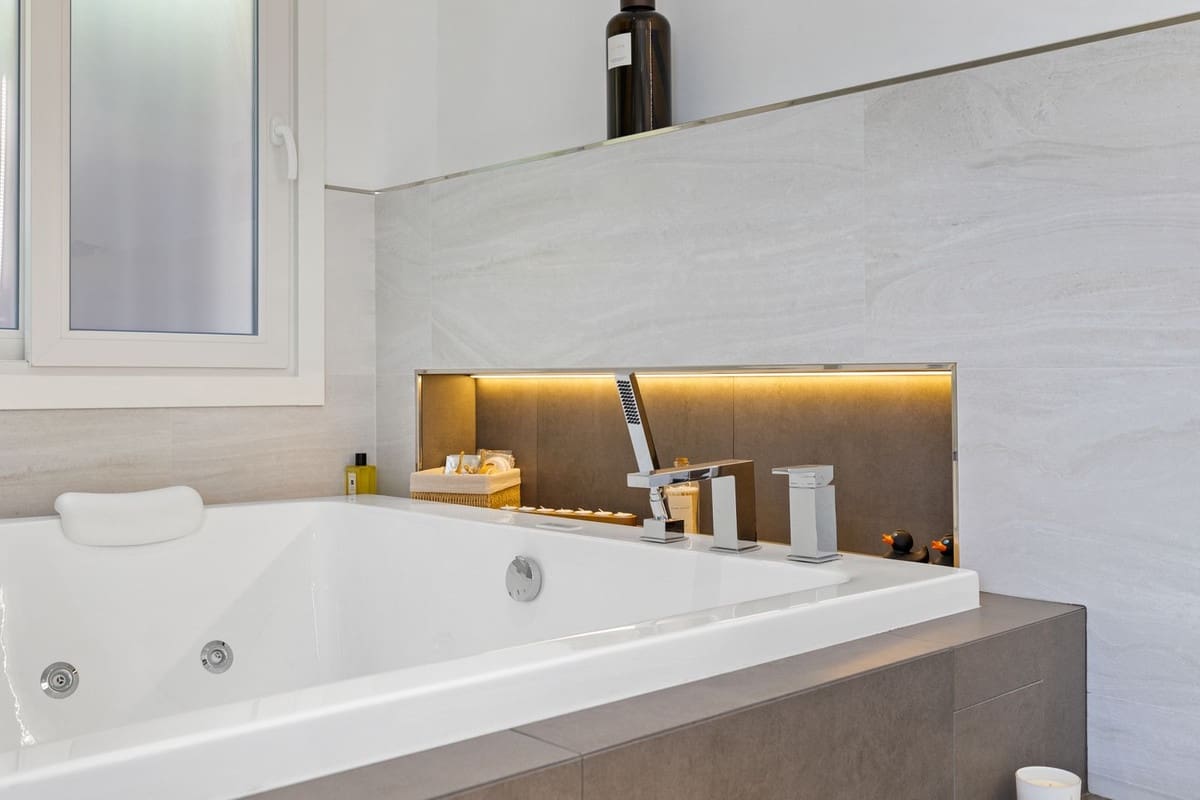 6 bedroom Villa for sale in Marbella with pool - € 6,900,000 (Ref: 8626677)