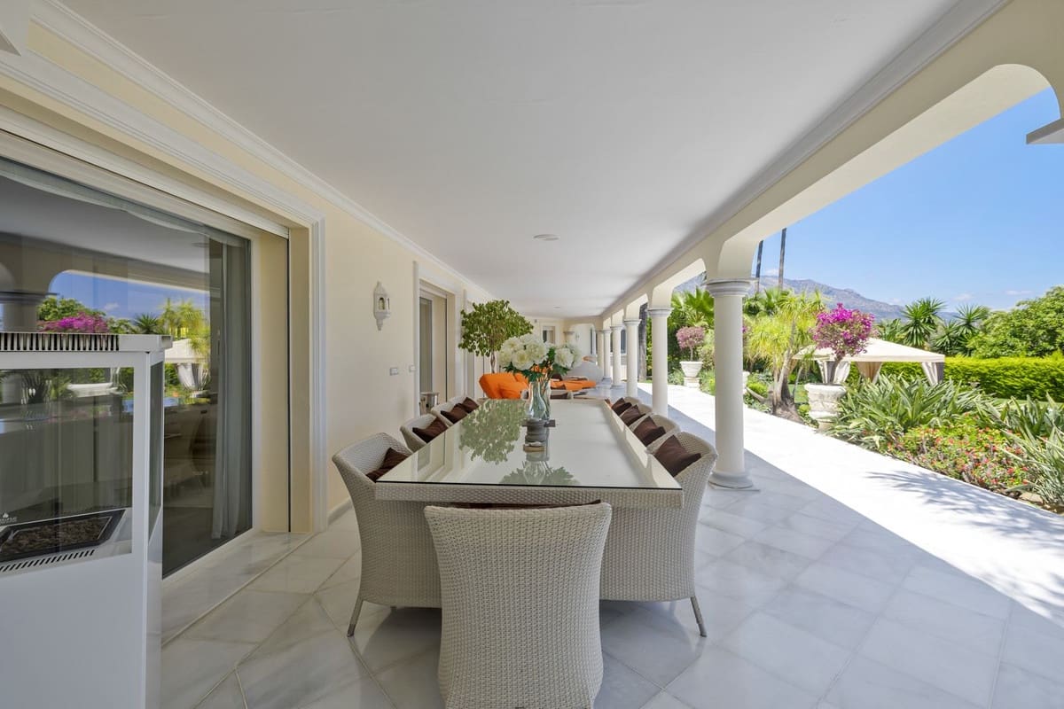 6 bedroom Villa for sale in Marbella with pool - € 6,900,000 (Ref: 8626677)