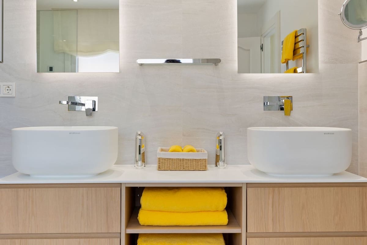 6 bedroom Villa for sale in Marbella with pool - € 6,900,000 (Ref: 8626677)