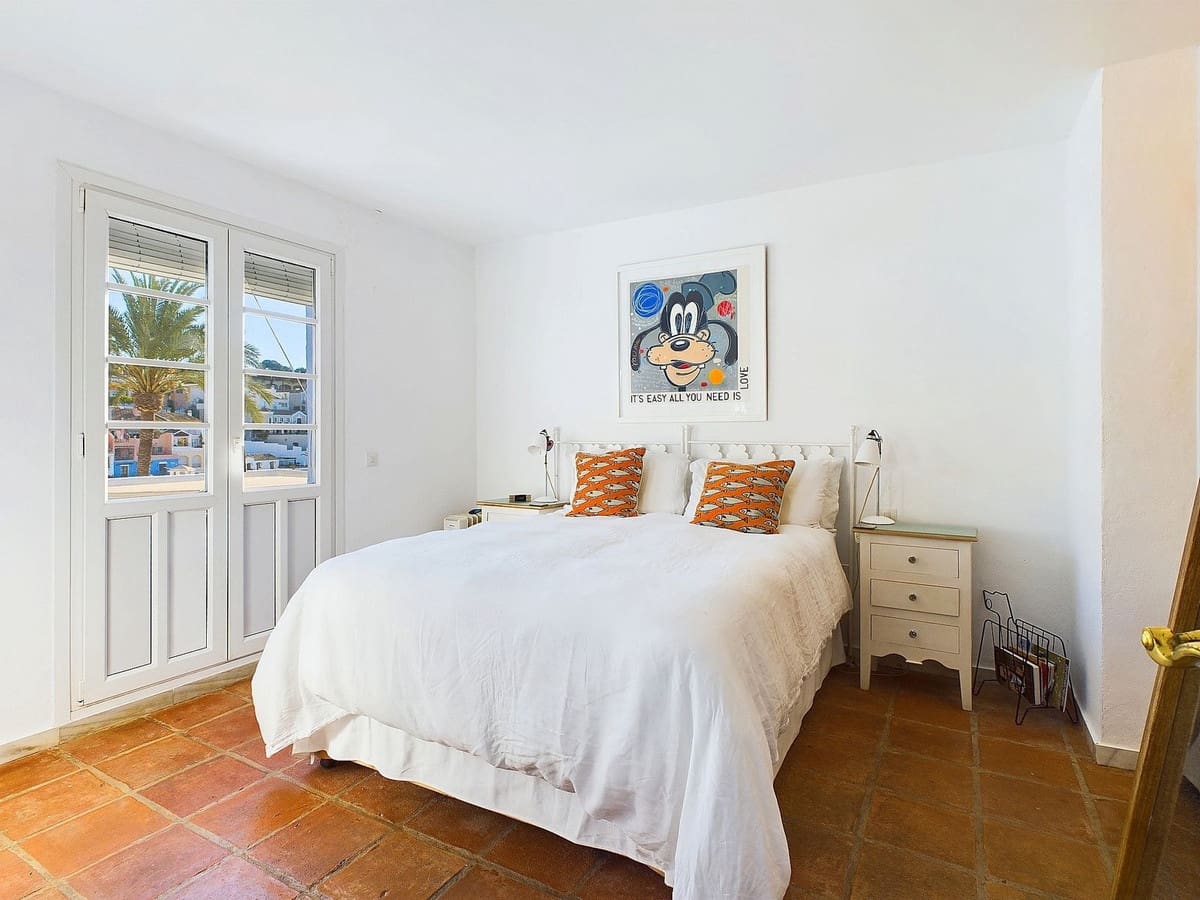 3 bedroom Villa for sale in Benahavis with pool - € 595,000 (Ref: 8747382)