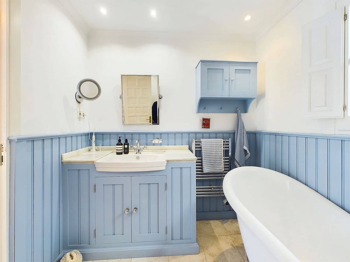 3 bedroom Villa for sale in Benahavis with pool - € 595,000 (Ref: 8747382)