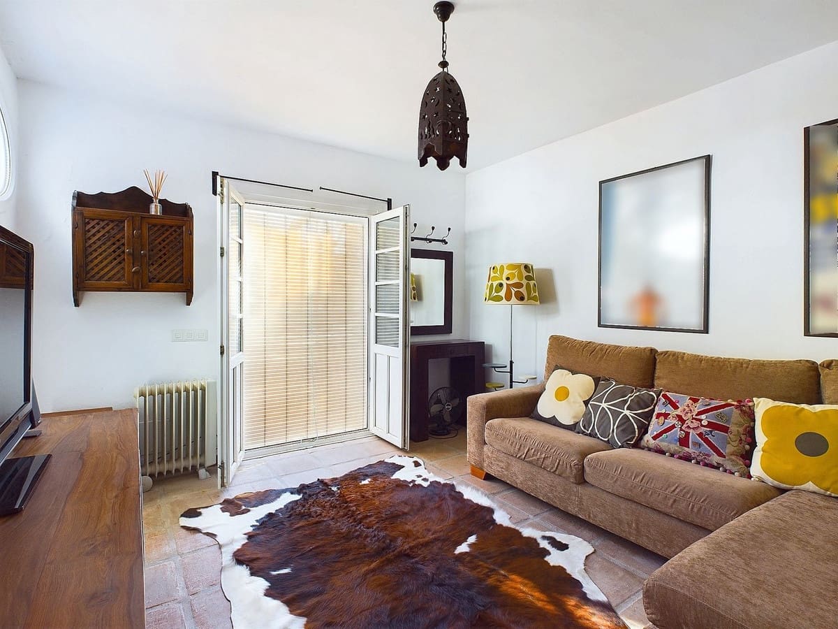 3 bedroom Villa for sale in Benahavis with pool - € 595,000 (Ref: 8747382)