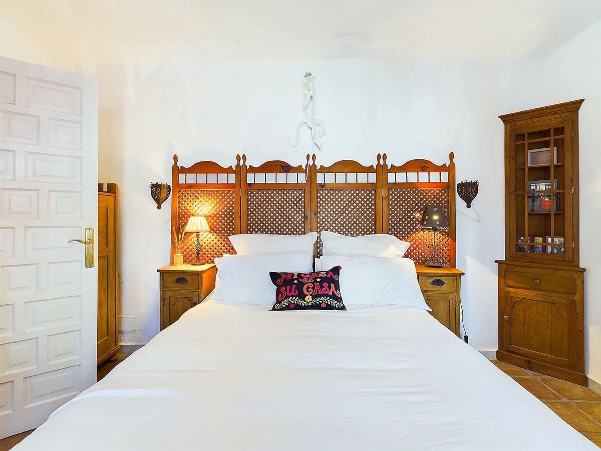 3 bedroom Villa for sale in Benahavis with pool - € 595,000 (Ref: 8747382)