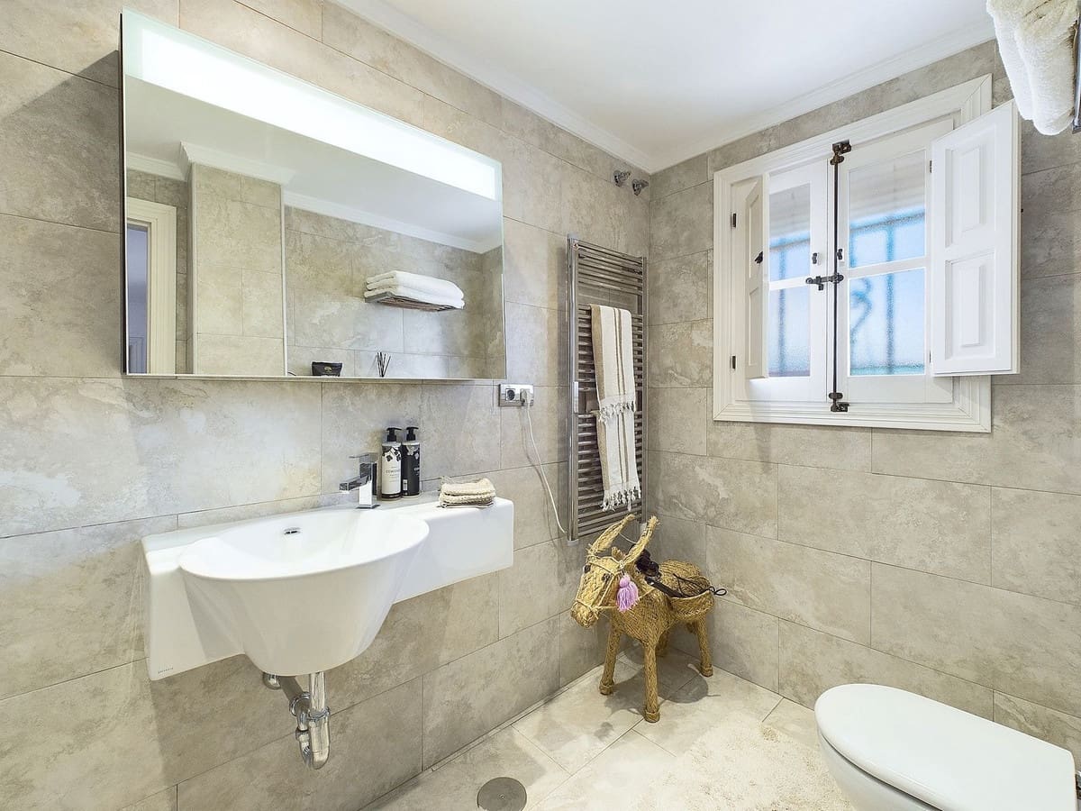 3 bedroom Villa for sale in Benahavis with pool - € 595,000 (Ref: 8747382)