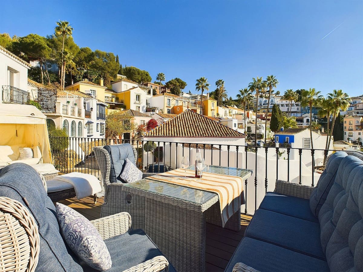 3 bedroom Villa for sale in Benahavis with pool - € 595,000 (Ref: 8747382)