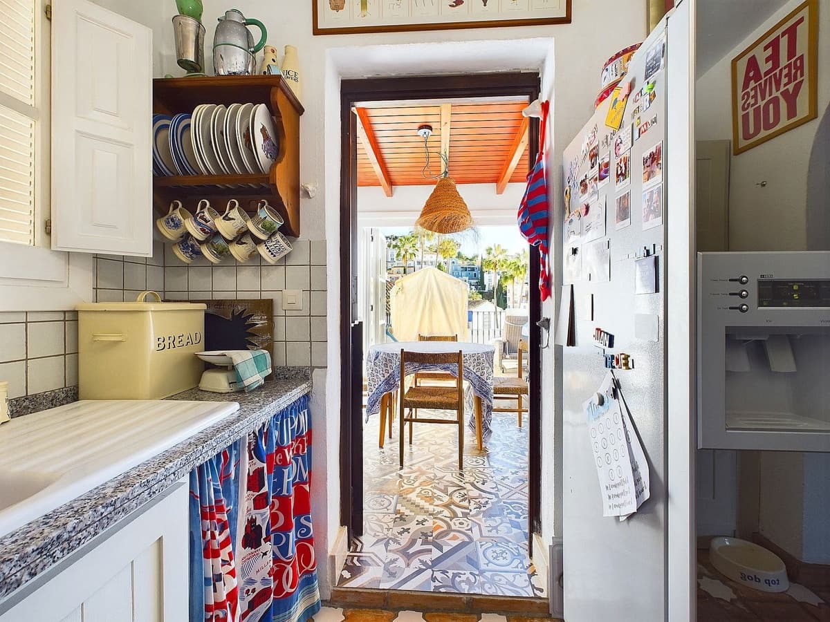 3 bedroom Villa for sale in Benahavis with pool - € 595,000 (Ref: 8747382)