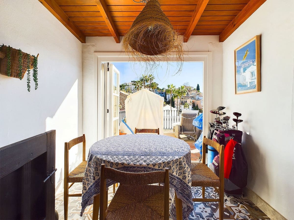 3 bedroom Villa for sale in Benahavis with pool - € 595,000 (Ref: 8747382)