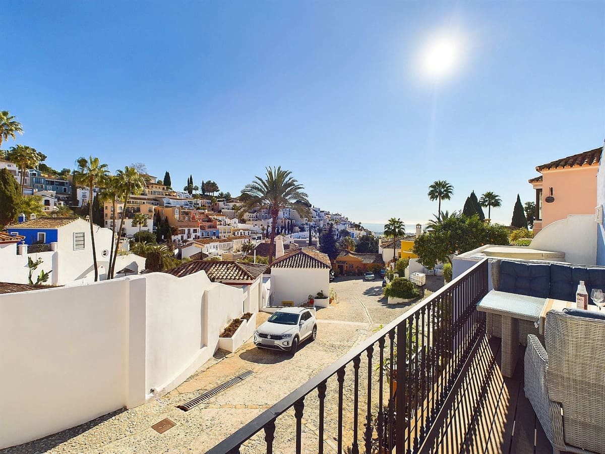 3 bedroom Villa for sale in Benahavis with pool - € 595,000 (Ref: 8747382)