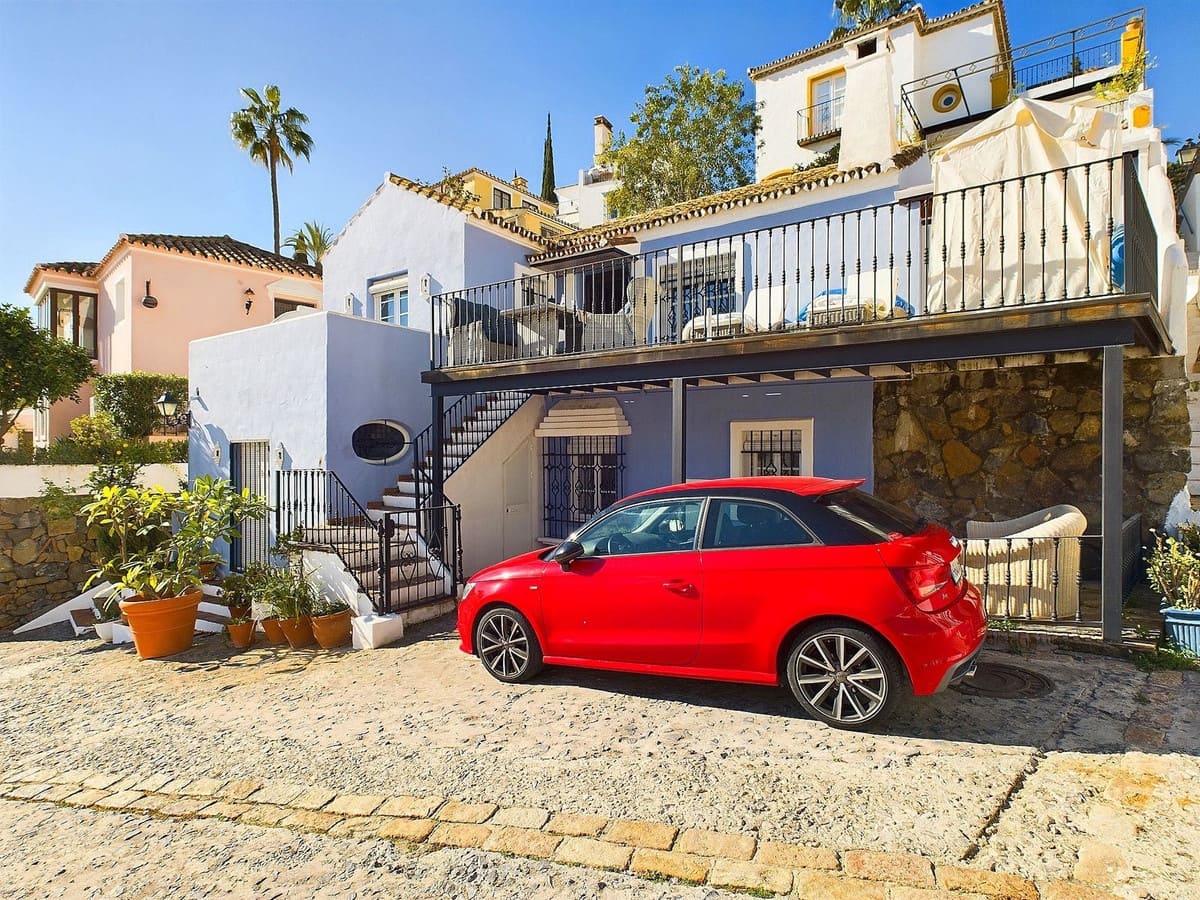 3 bedroom Villa for sale in Benahavis with pool - € 595,000 (Ref: 8747382)