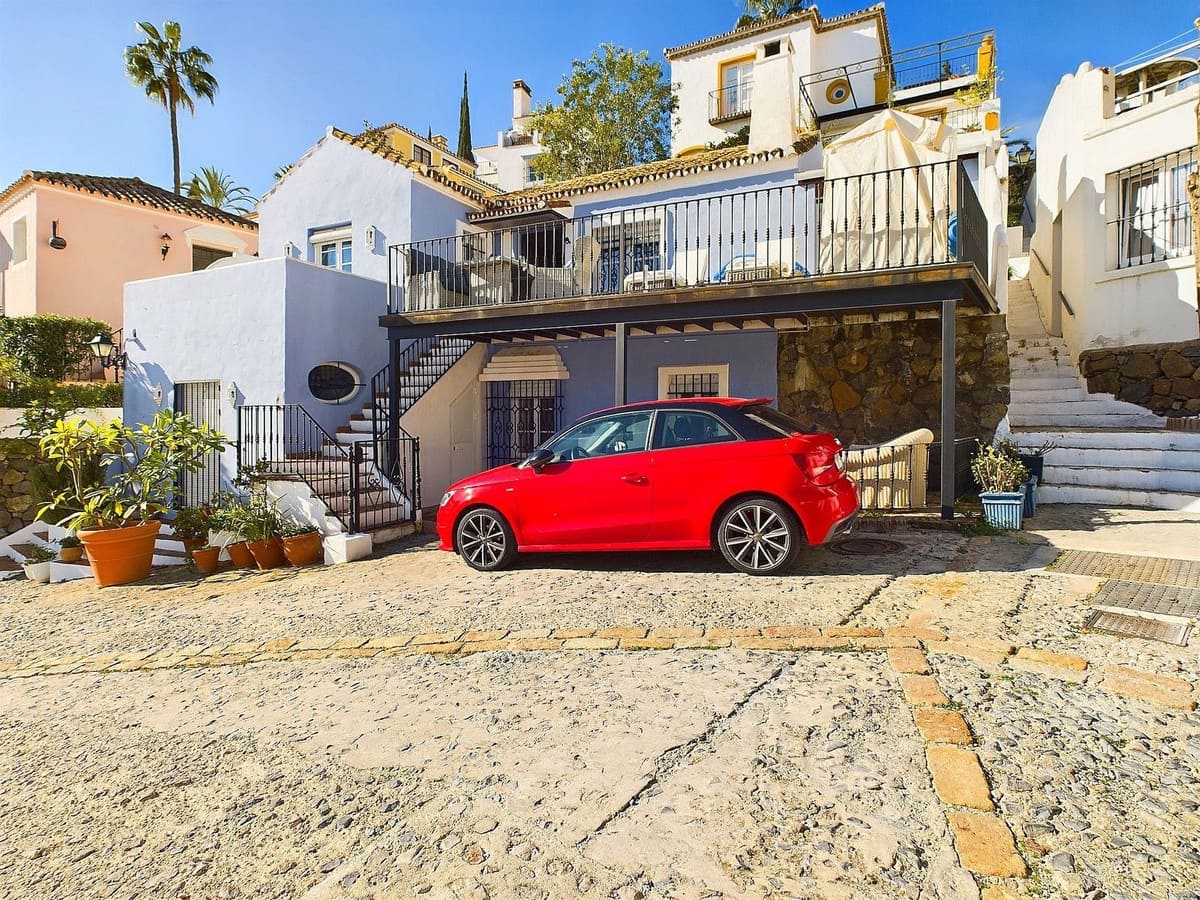 3 bedroom Villa for sale in Benahavis with pool - € 595,000 (Ref: 8747382)