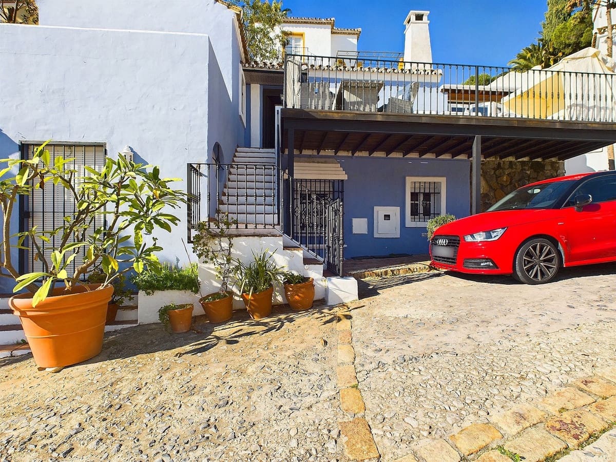 3 bedroom Villa for sale in Benahavis with pool - € 595,000 (Ref: 8747382)