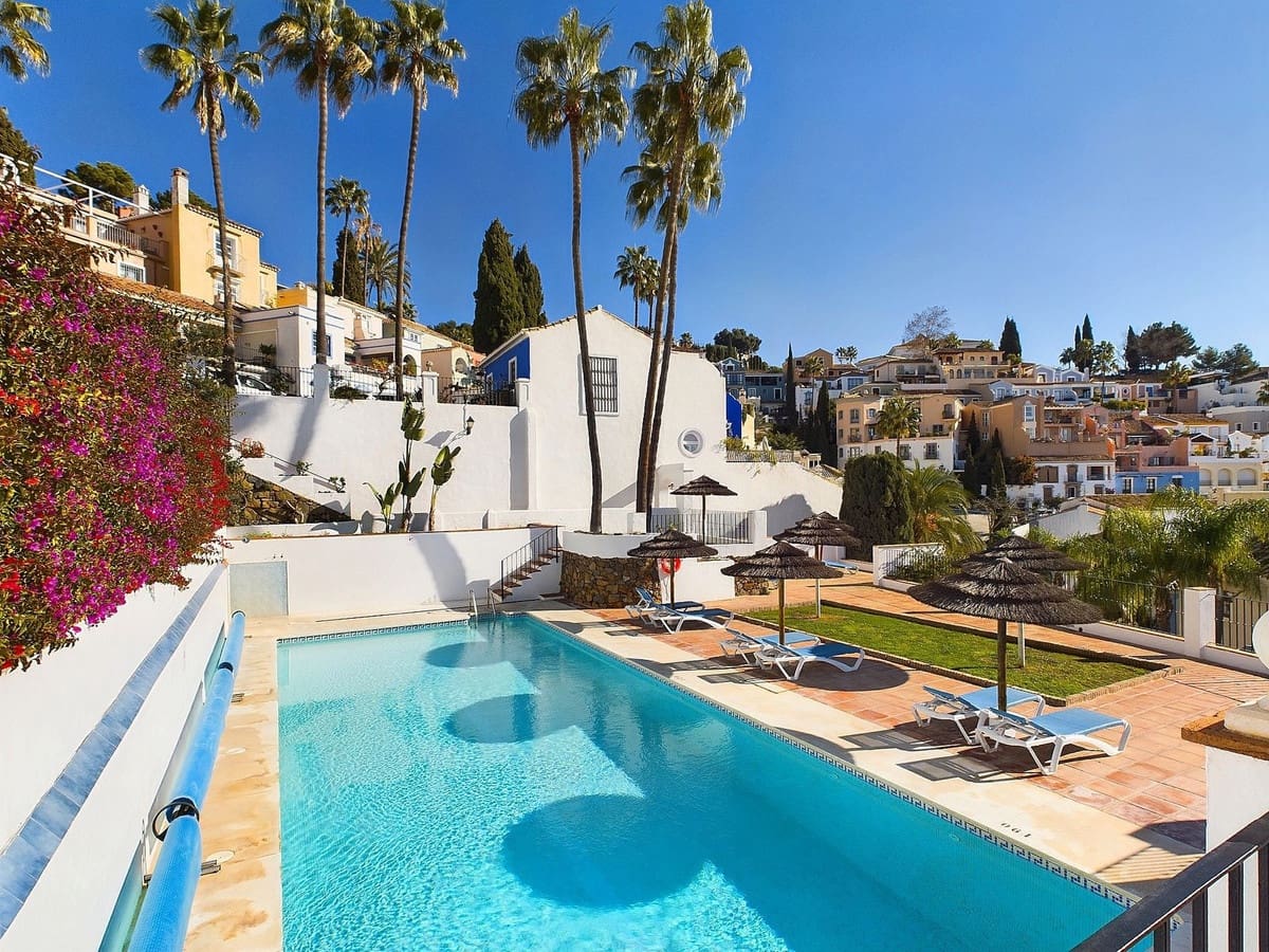 3 bedroom Villa for sale in Benahavis with pool - € 595,000 (Ref: 8747382)