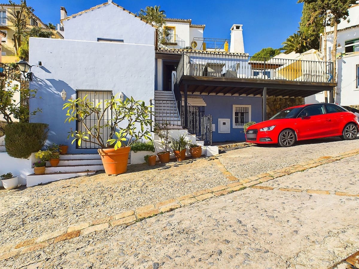 3 bedroom Villa for sale in Benahavis with pool - € 595,000 (Ref: 8747382)