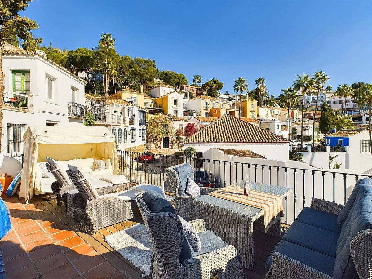 3 bedroom Villa for sale in Benahavis with pool - € 595,000 (Ref: 8747382)