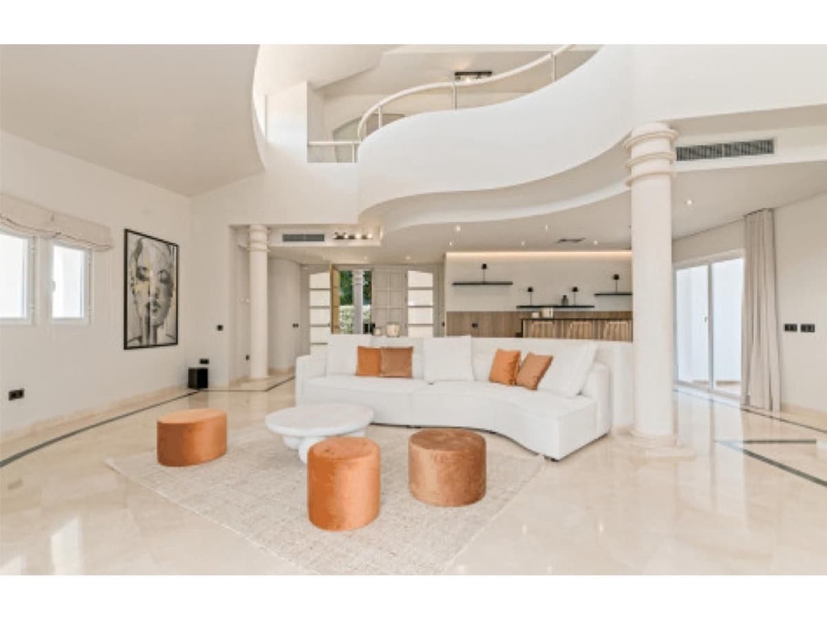 4 bedroom Villa for sale in Benahavis with pool - € 2,450,000 (Ref: 8792265)