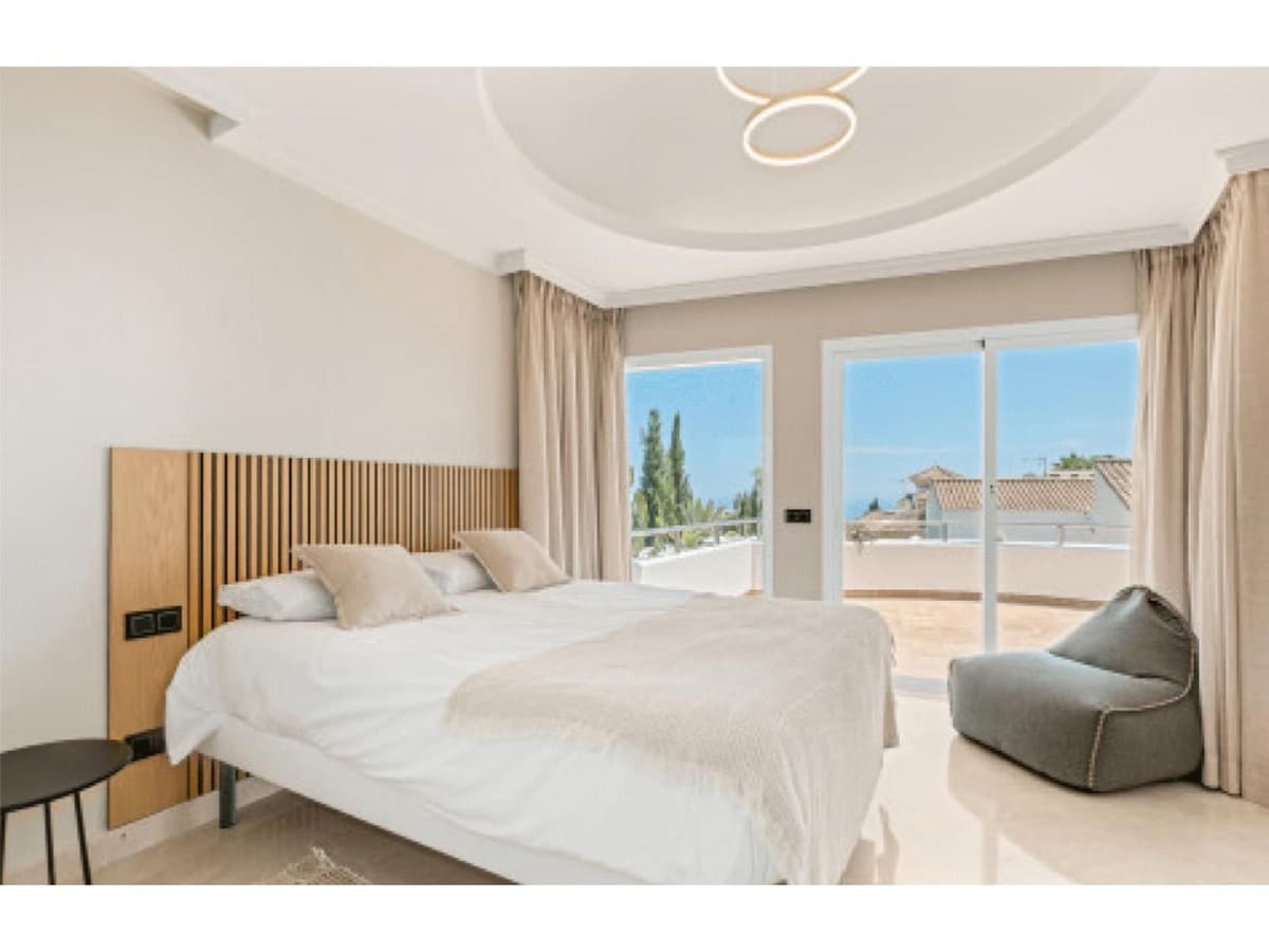 4 bedroom Villa for sale in Benahavis with pool - € 2,450,000 (Ref: 8792265)