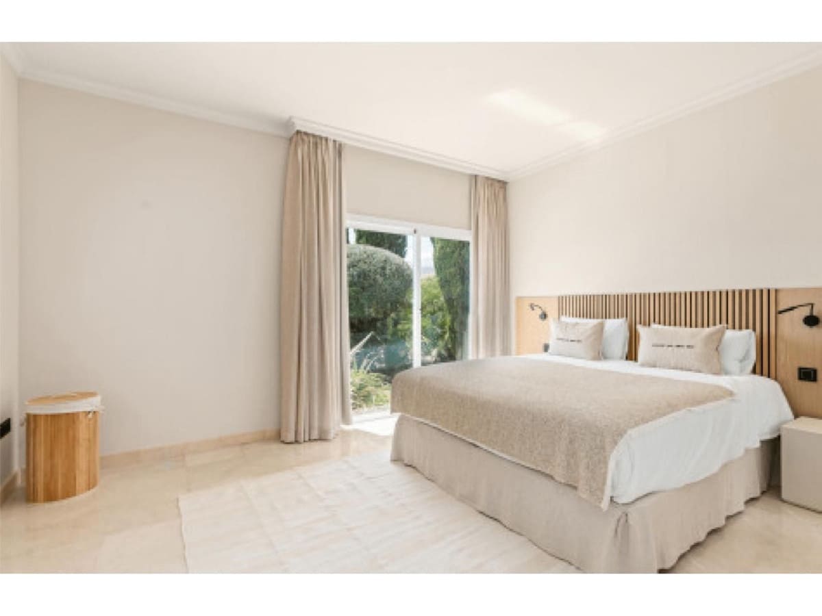 4 bedroom Villa for sale in Benahavis with pool - € 2,450,000 (Ref: 8792265)