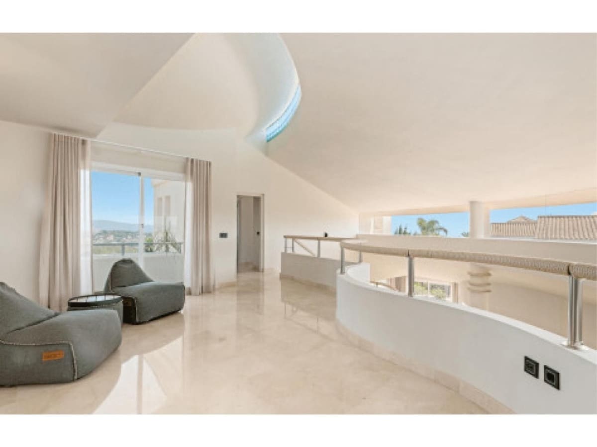 4 bedroom Villa for sale in Benahavis with pool - € 2,450,000 (Ref: 8792265)