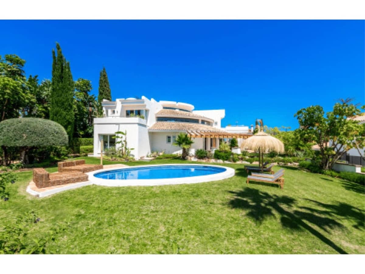 4 bedroom Villa for sale in Benahavis with pool - € 2,450,000 (Ref: 8792265)