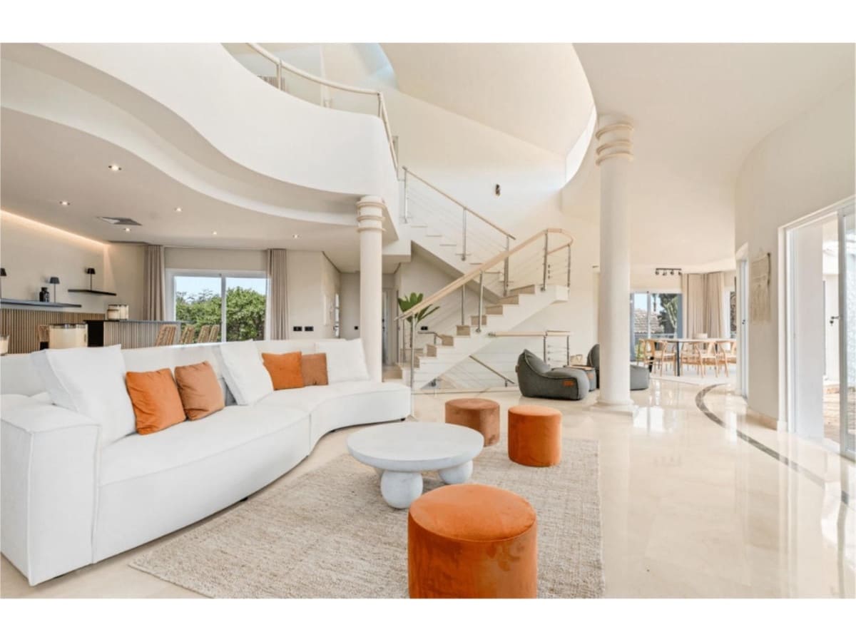 4 bedroom Villa for sale in Benahavis with pool - € 2,450,000 (Ref: 8792265)