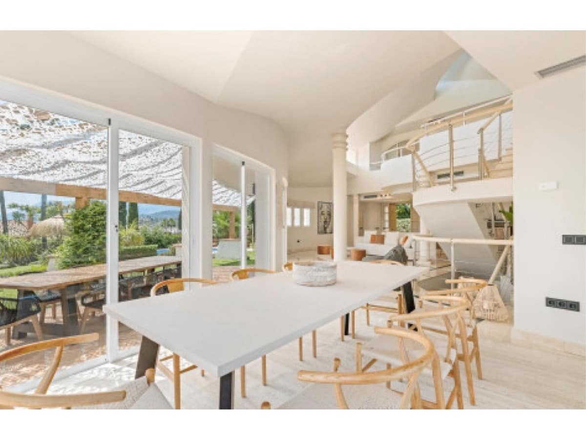 4 bedroom Villa for sale in Benahavis with pool - € 2,450,000 (Ref: 8792265)