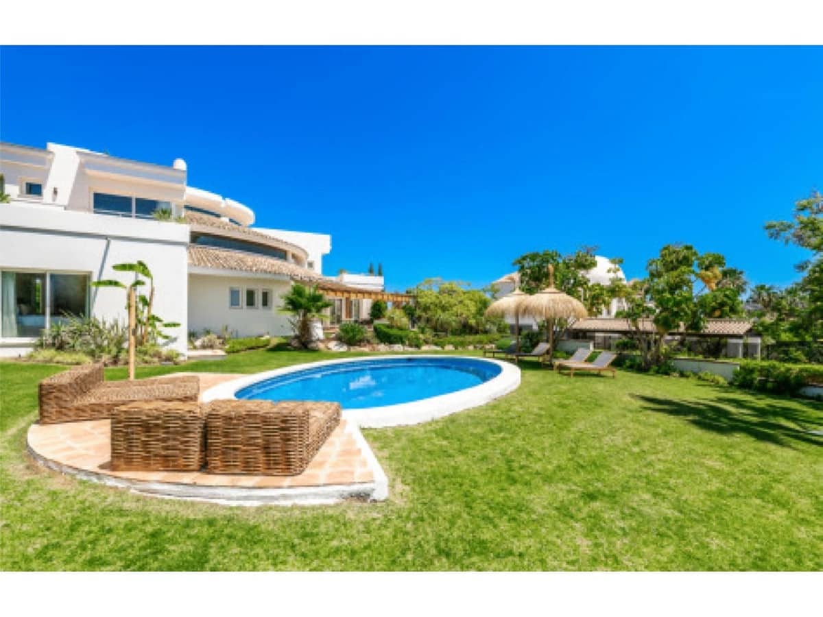 4 bedroom Villa for sale in Benahavis with pool - € 2,450,000 (Ref: 8792265)